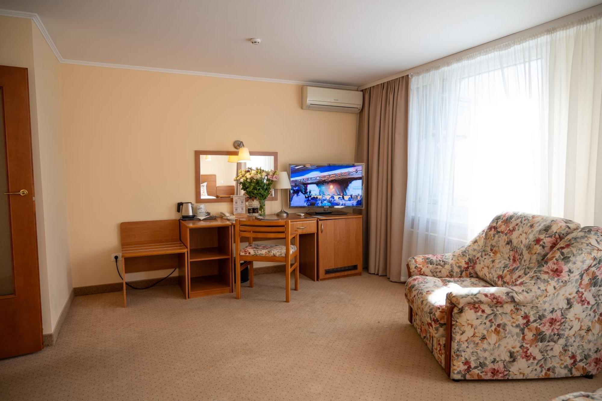Nadiya Hotel Ιβανό-Φρανκίβσκ Δωμάτιο φωτογραφία